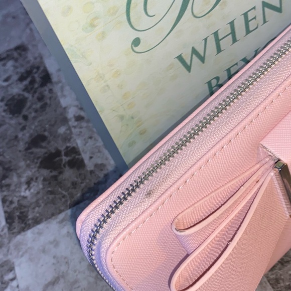 NWOT Betsy Johnson Wristlet - Picture 5 of 8